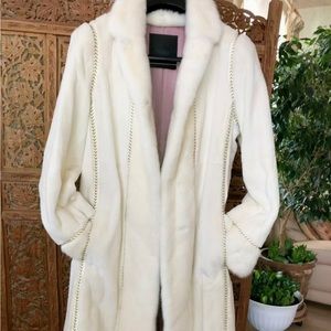 SOLD‼️ Fendi Luxury White Mink Coat